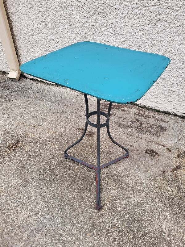 Square bistro table in painted metal n°1