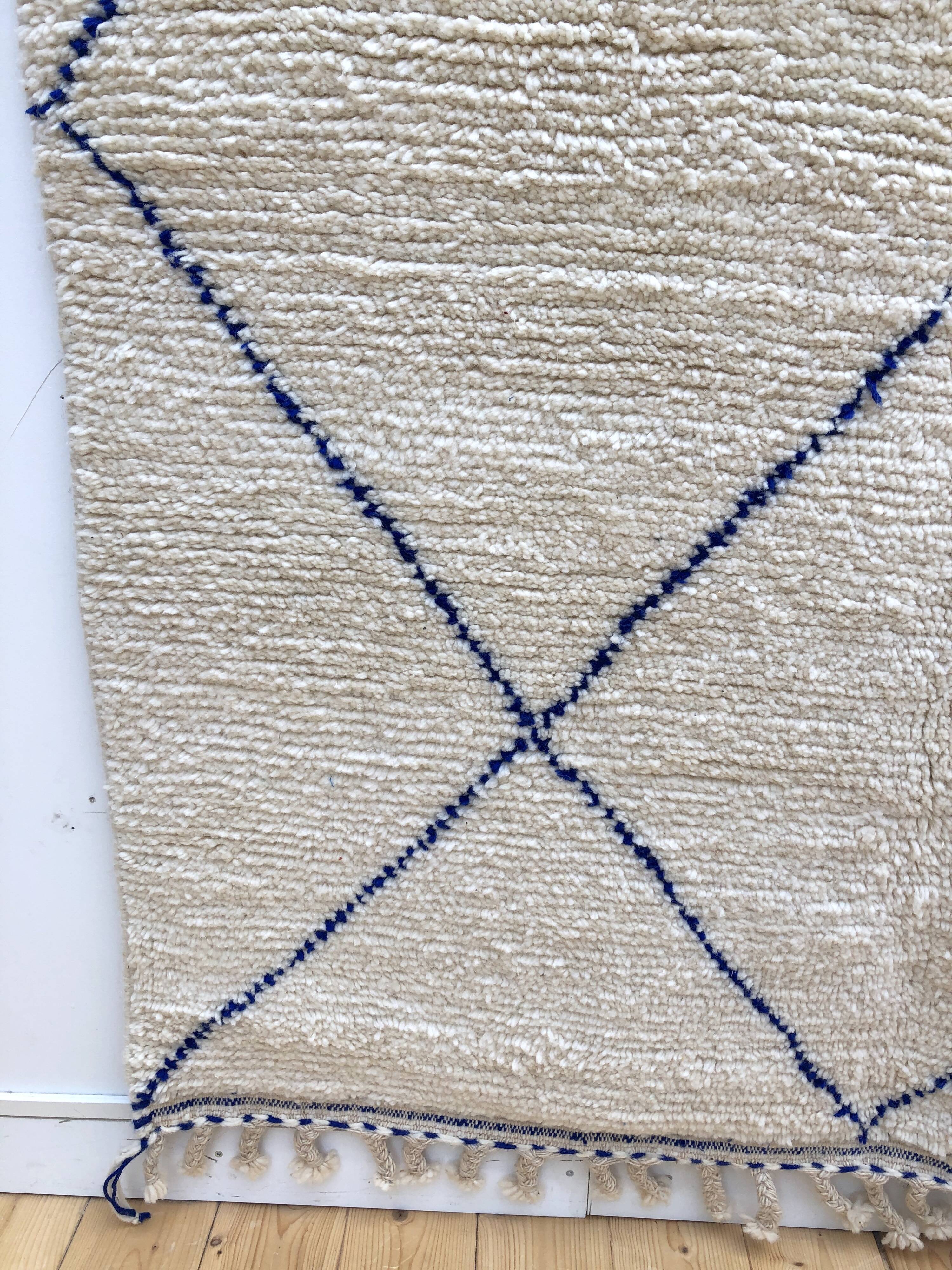 Berber carpet Beni Ouarain with majorelle blue diamonds 250 x 148cm