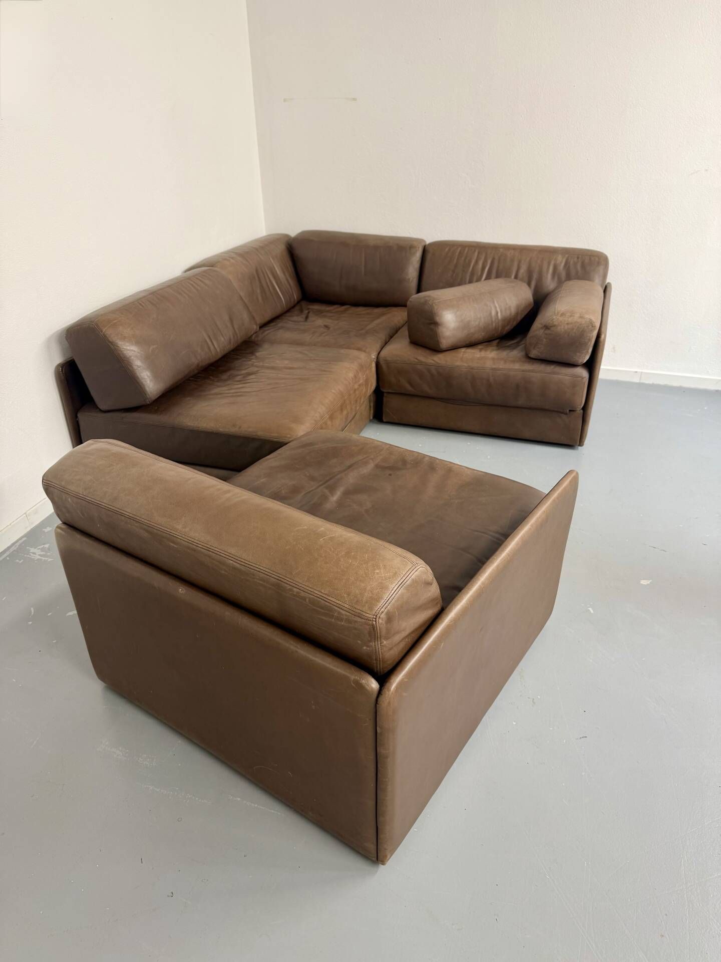 Modular corner sofa DS-76 in brown leather, designed by De Sede, 1980s.