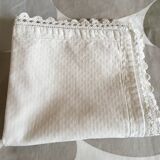 Une housse de coussin dentelle à la main