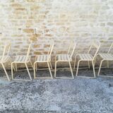 Chaises de terrasse de bistrot
