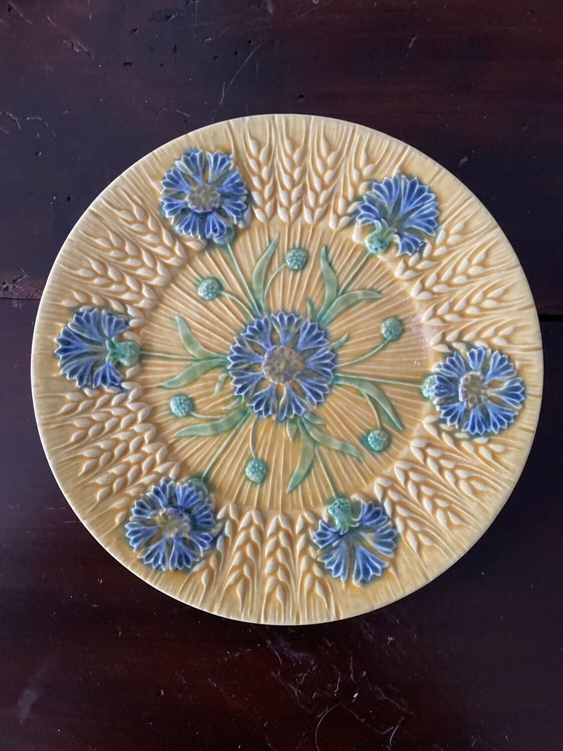Set de 3 assiettes en barbotine années 1920