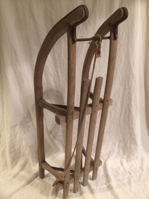 Luge vintage en bois une personne
