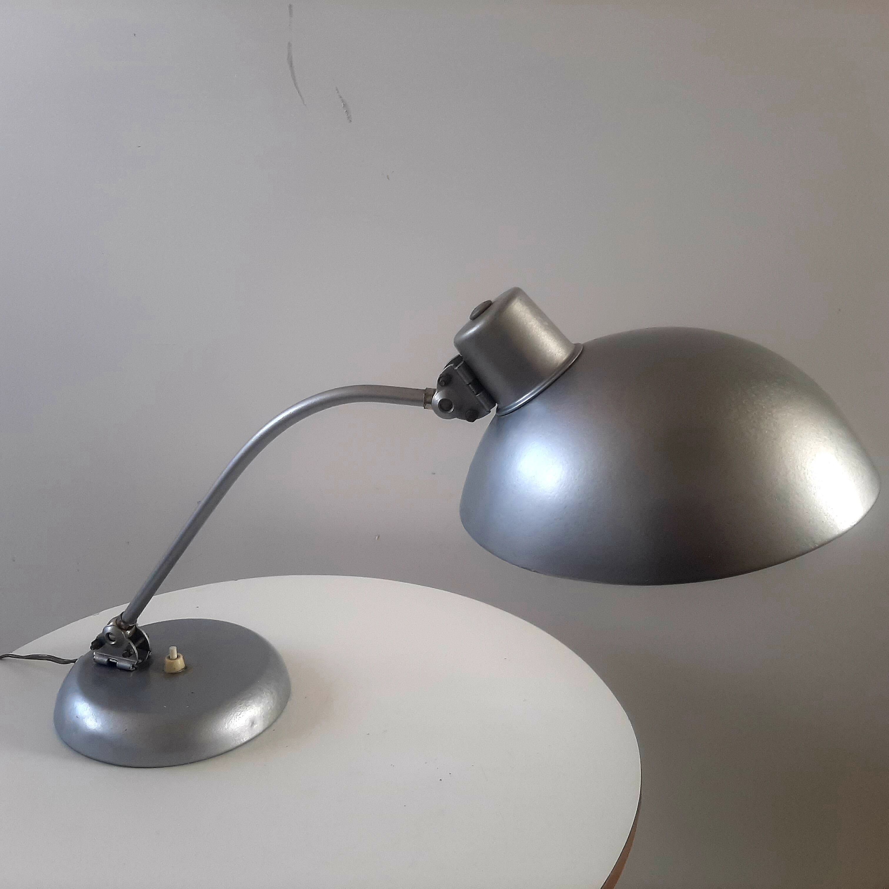 Metal lamp with desk ball joints
