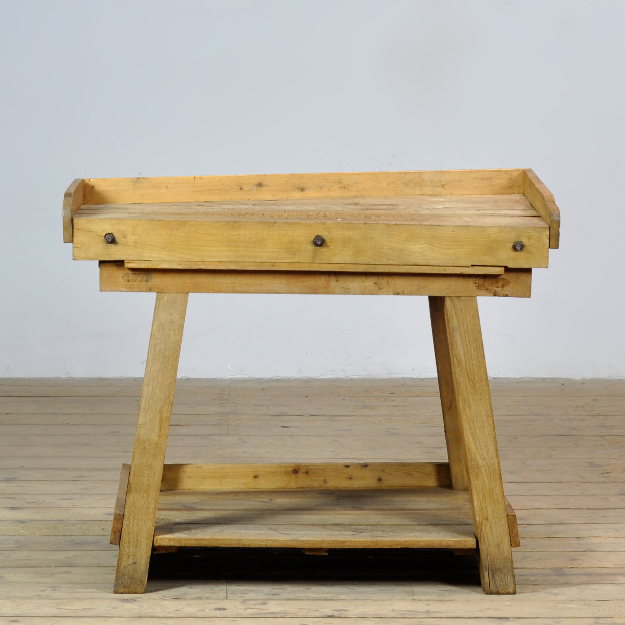 Petite table de travail, vers 1960