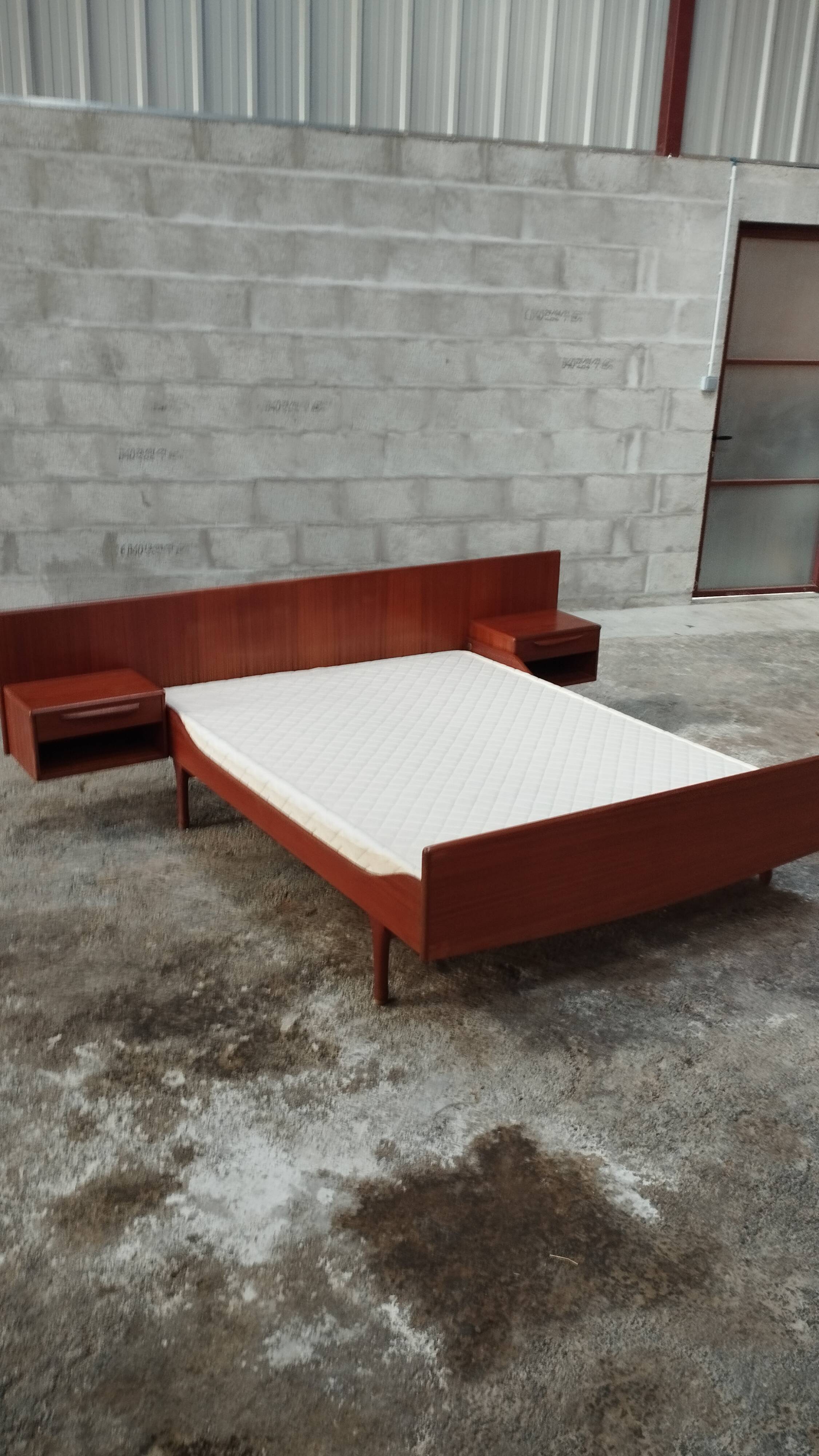 Vintage teak bed 2 places