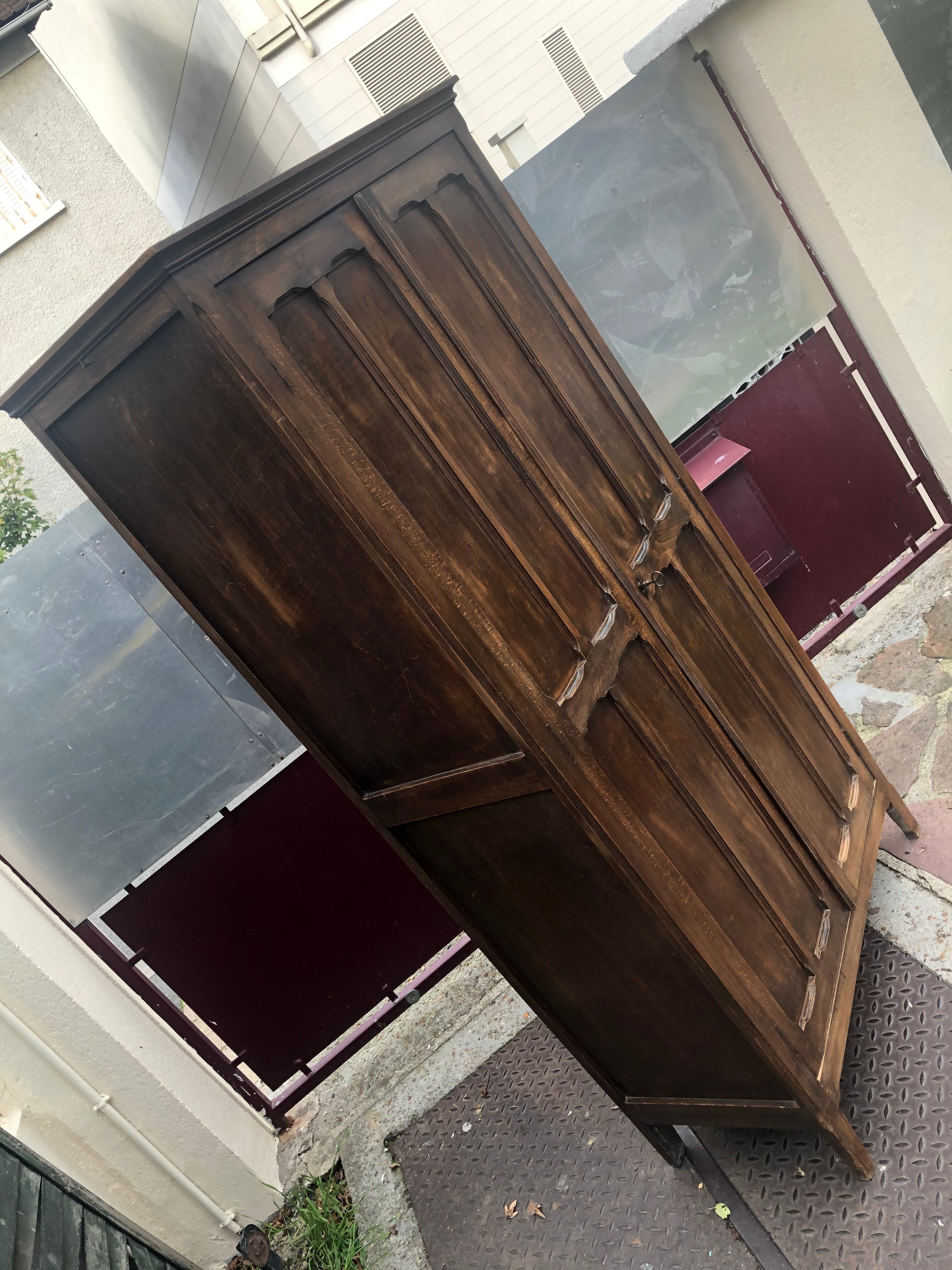Armoire parisienne