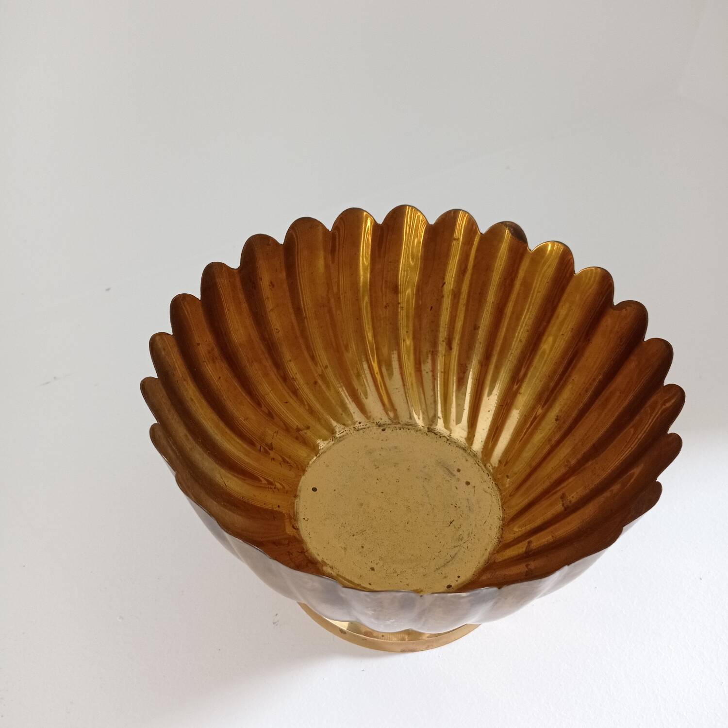 Scalloped cup in gilded brass