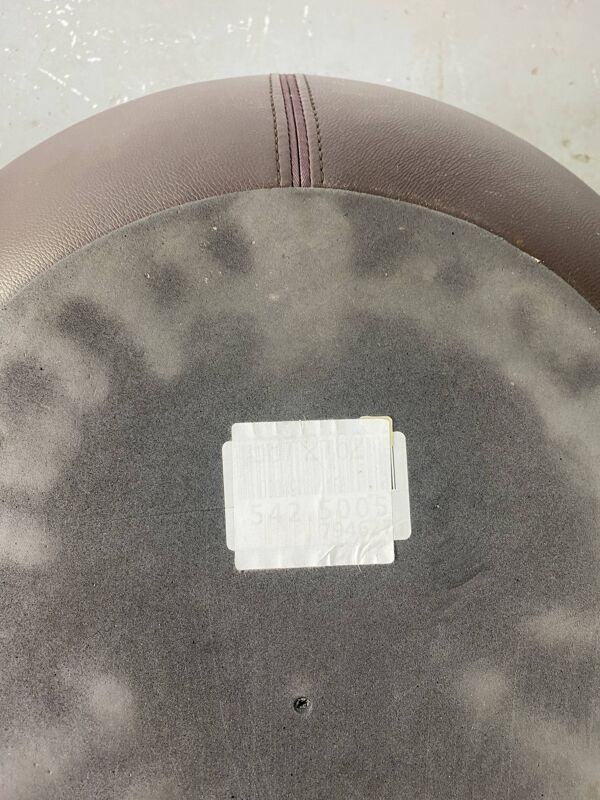 Ball Chair en cuir marron par Finn Stone