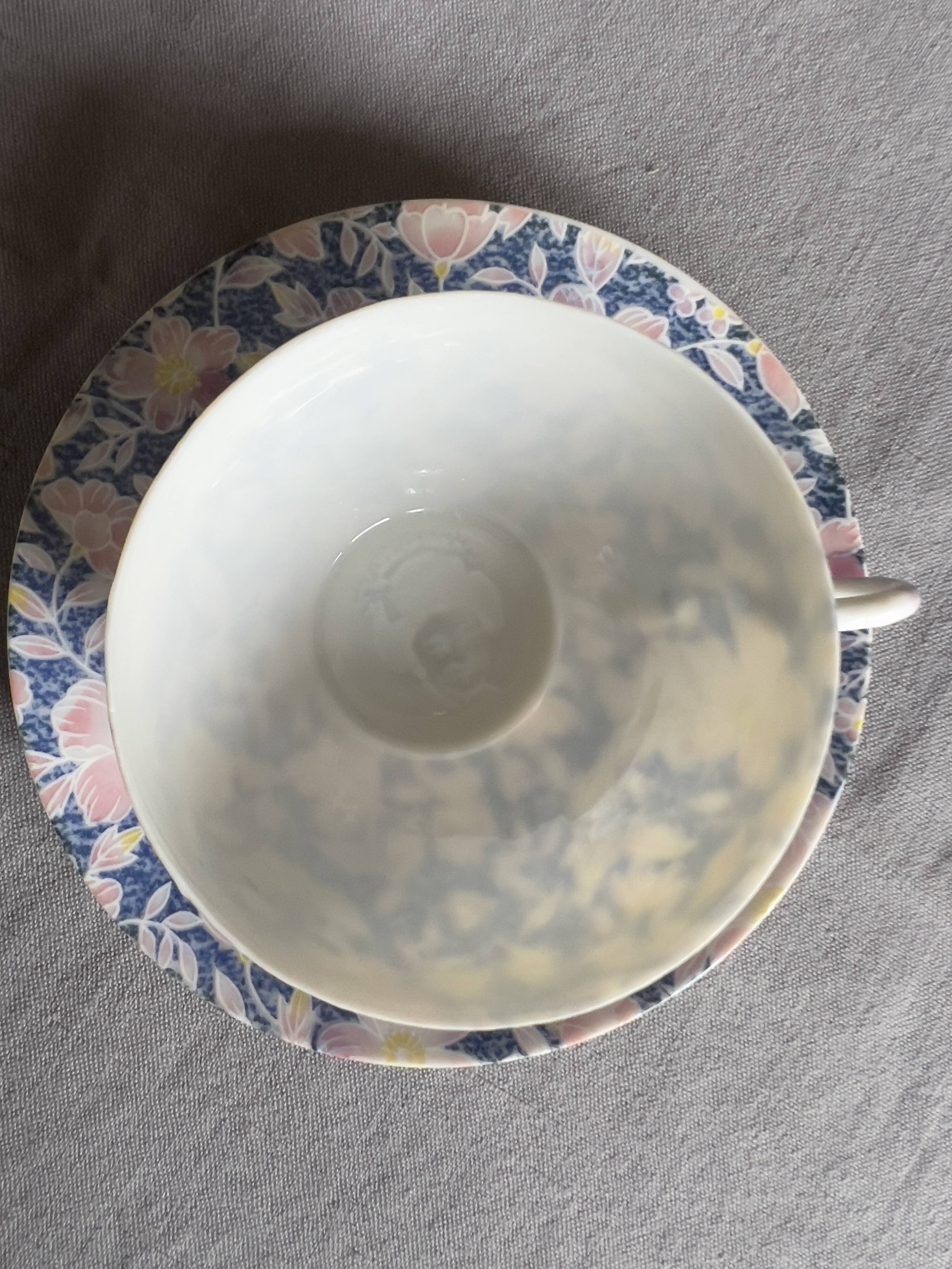 Tea cup and saucer in fine japanese porcelain