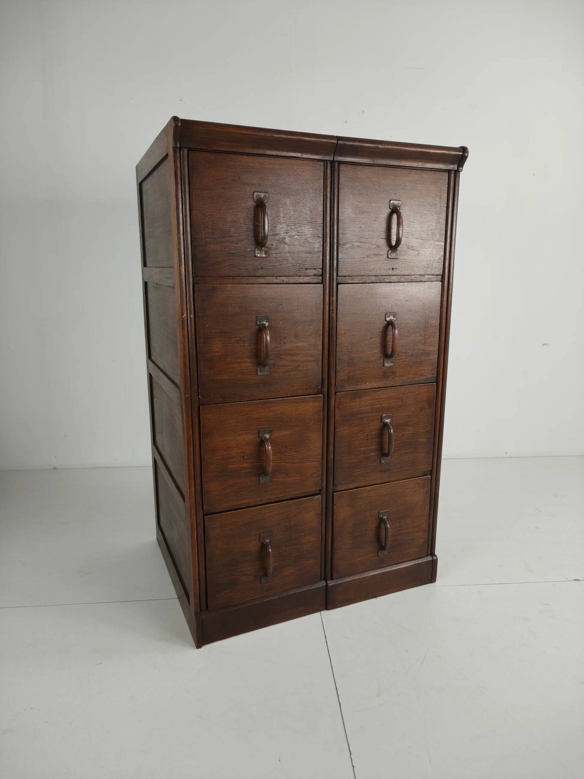 Armoire à archives double en chêne massif – Pays-Bas, 1920–1940