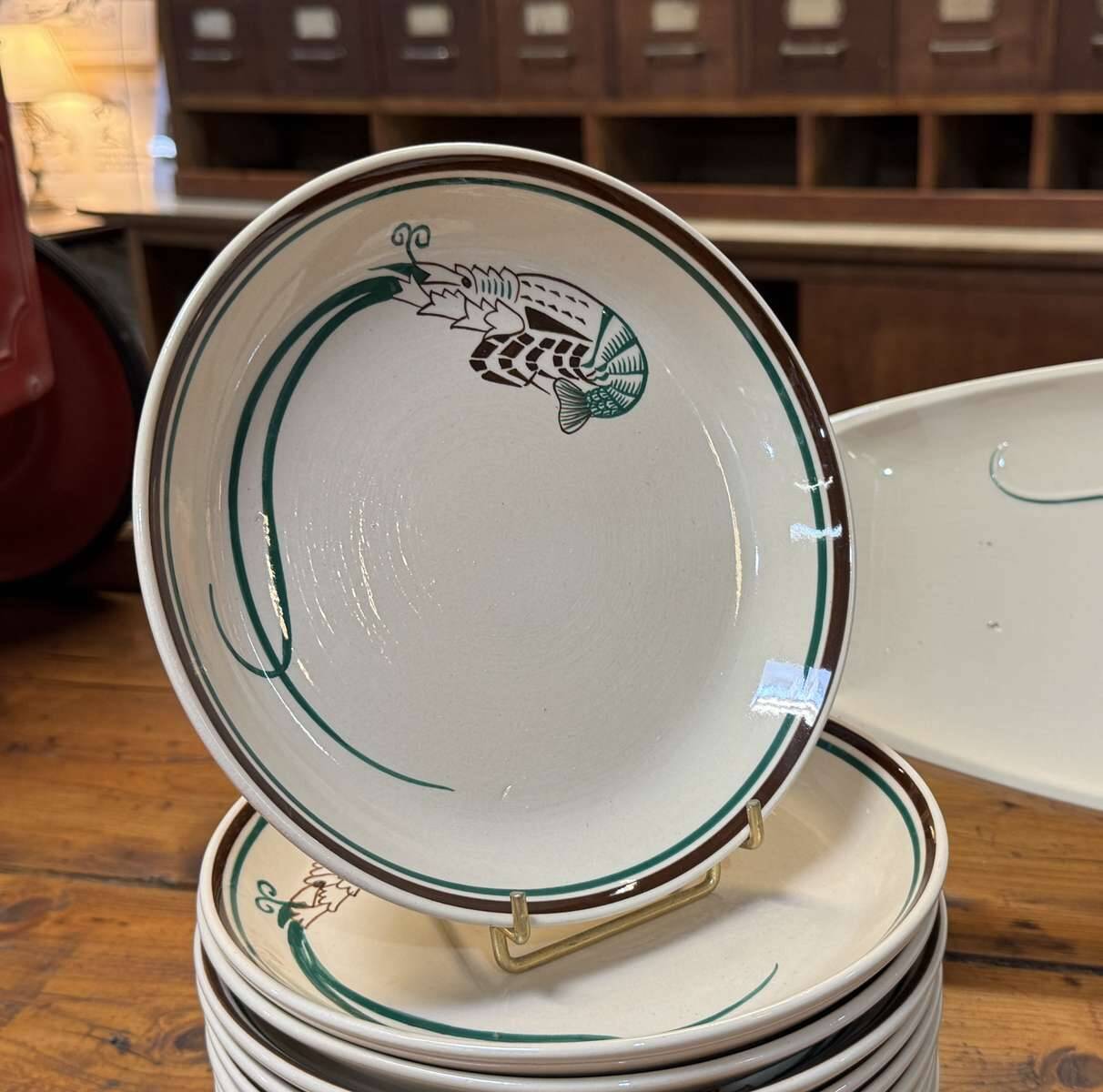 Service à langoustes en faience de Quimper des années 1930