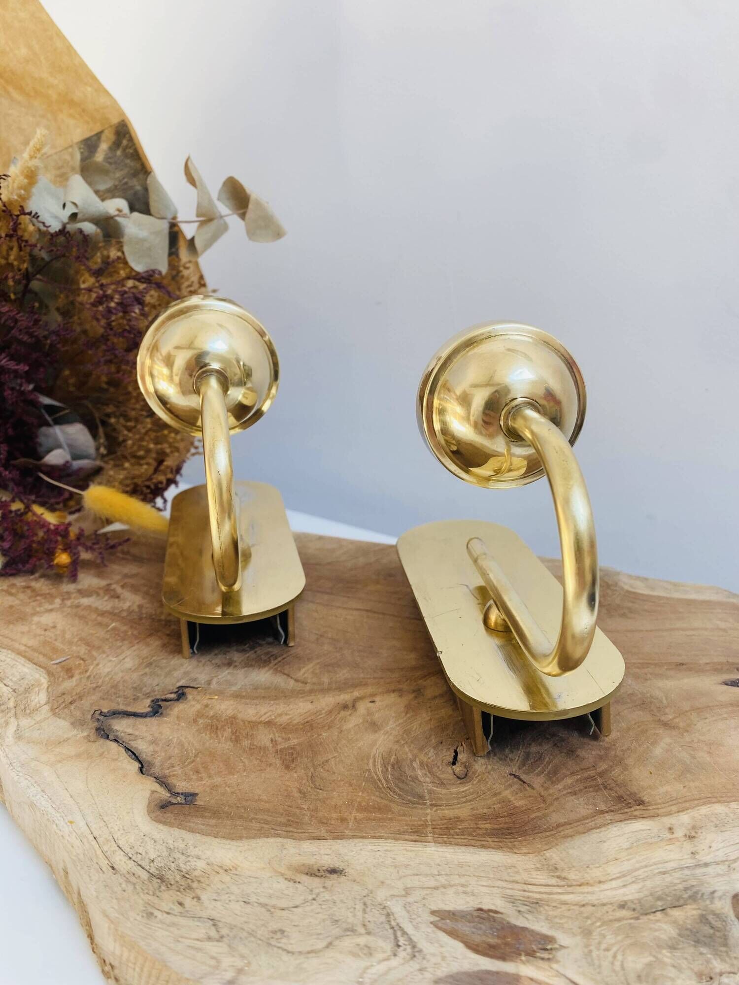 Pair of wall lights in brass and moulded bubble glass, style Helena Tynell.
