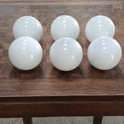 Lot de 6 globes anciens en opaline blanche