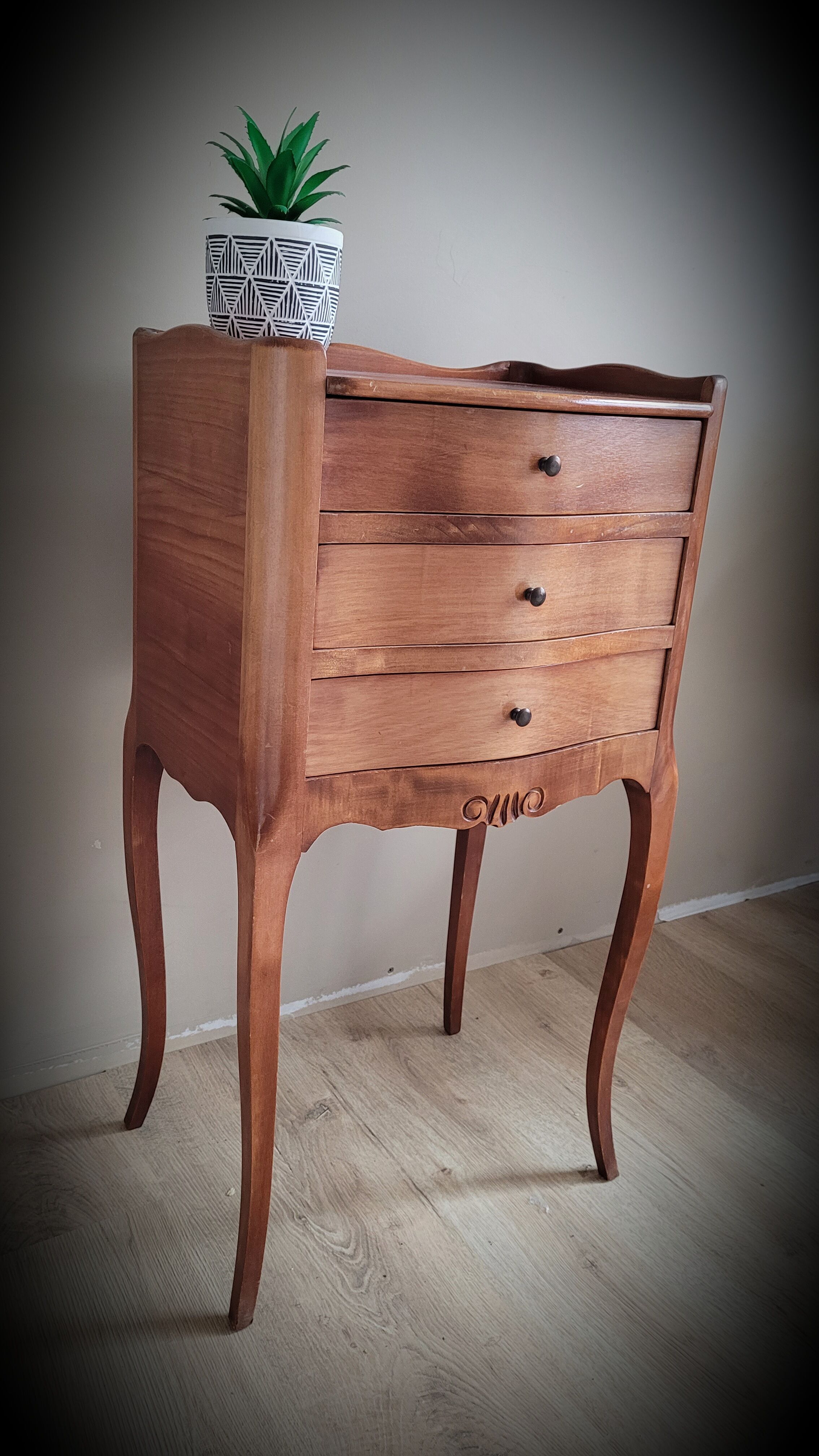 Regency bedside table with drawers