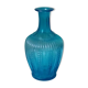 Carafe en verre de couleur bleue