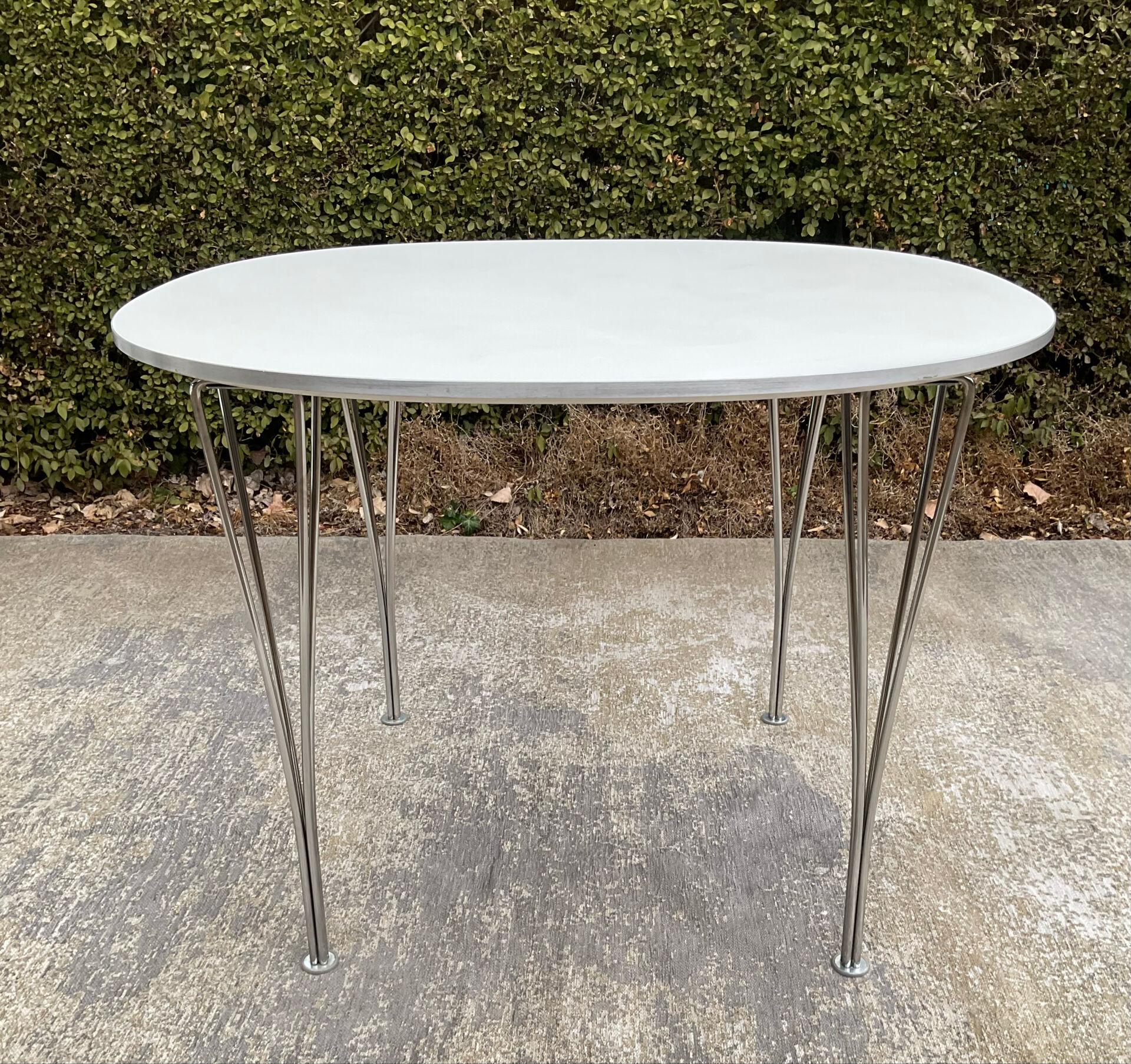 Dining table "Ellipse" by Arne Jacobsen for Fritz Hansen