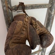 Ancienne paire de gants de boxe en cuir