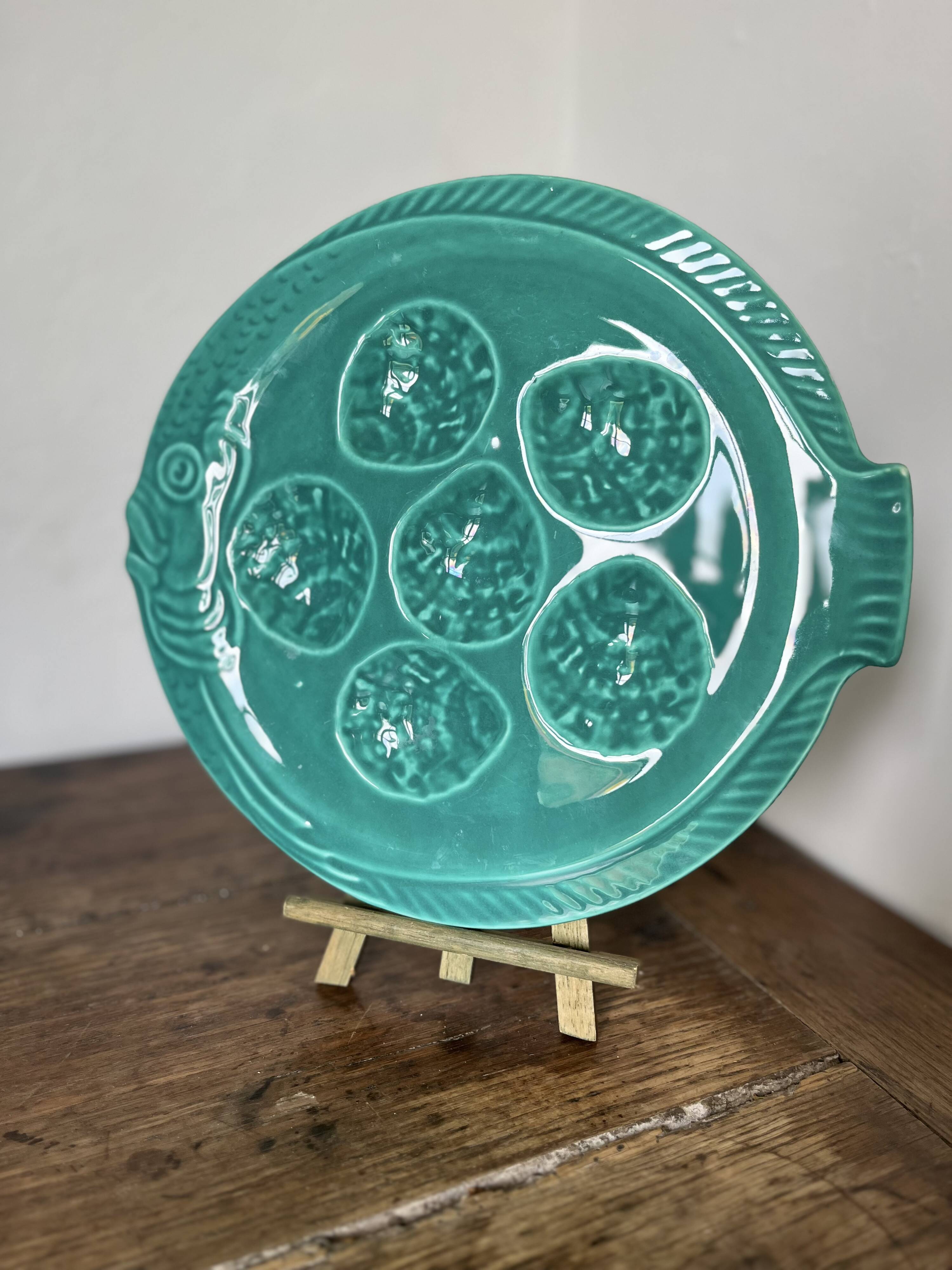 Green fish plates