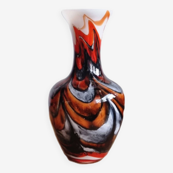 Vase en verre opalin des années 1960