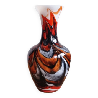 Vase en verre opalin des années 1960