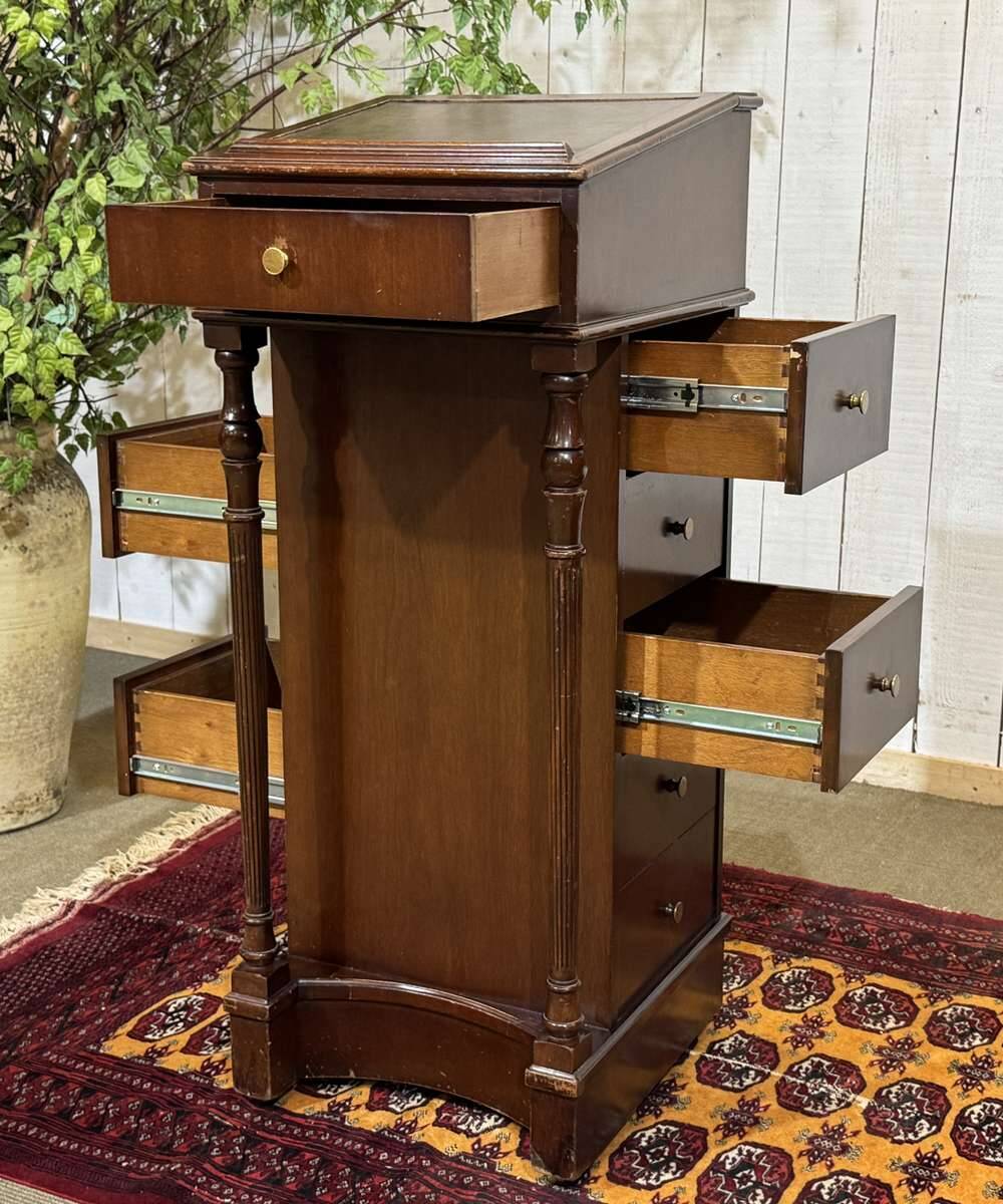 English desk in mahogany from the 1950s.