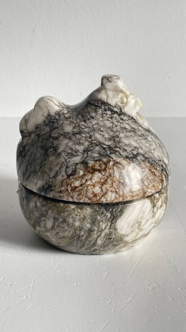 Sculpture poule aux oeufs marbre vintage