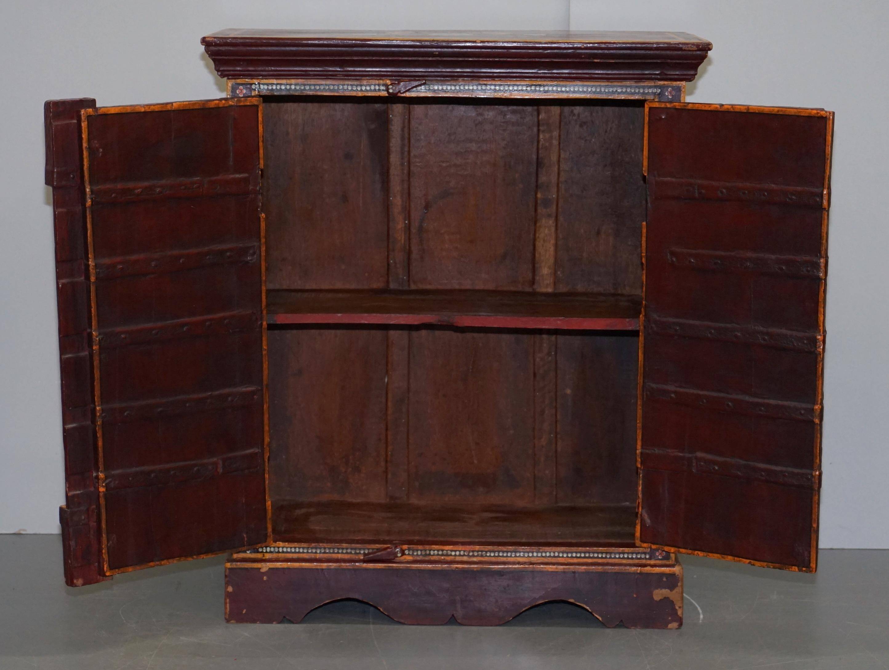 Buffet latéral peint à la main oriental circa 1900
