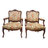 Paire de larges fauteuils style Louis XV