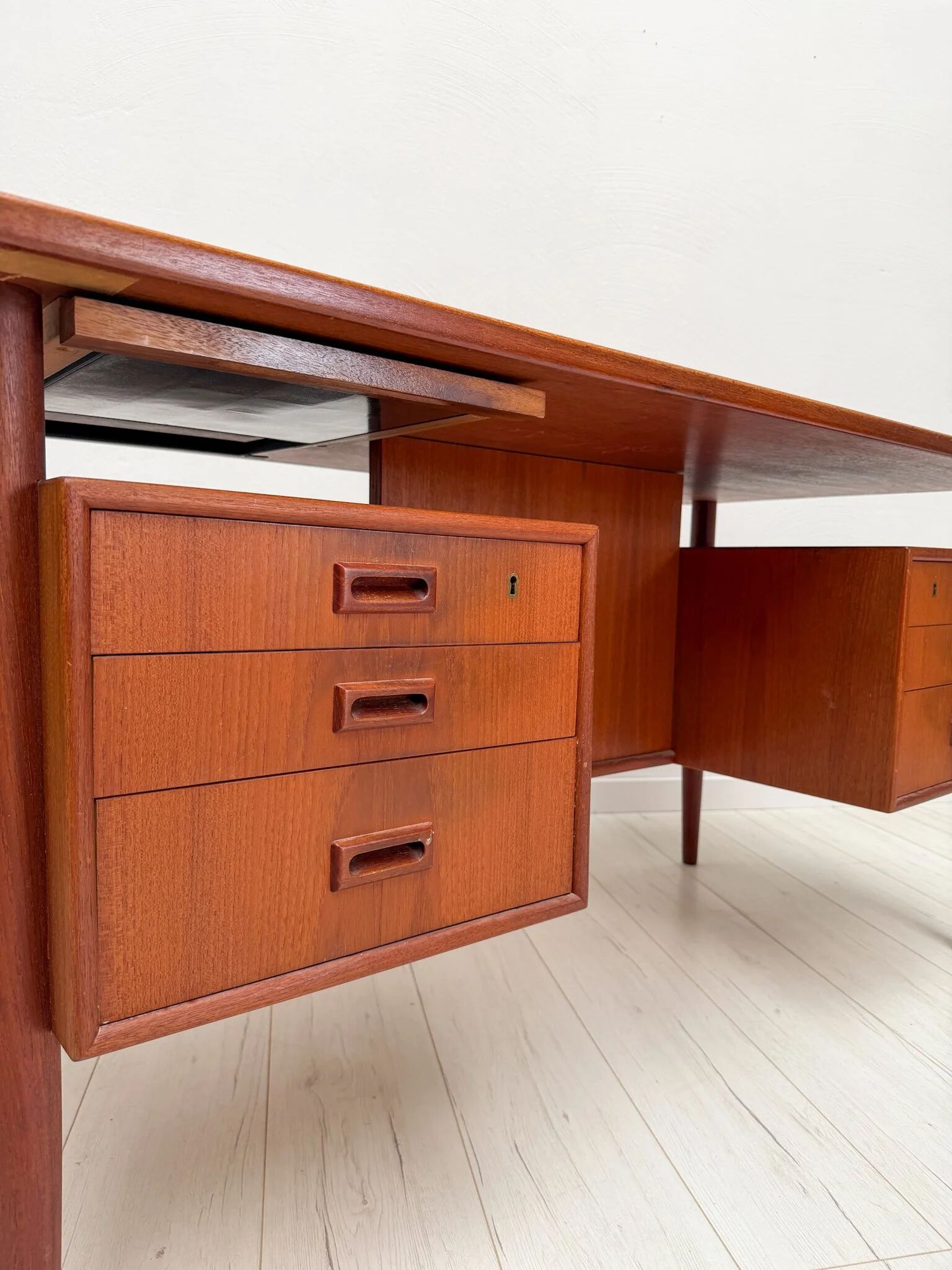 Bureau exécutif danois en teck, années 1960