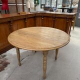 Round table in solid oak with its two extensions.