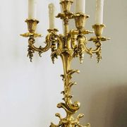 Chandeliers en bronze doré massif époque milieu XXe socles en marbre