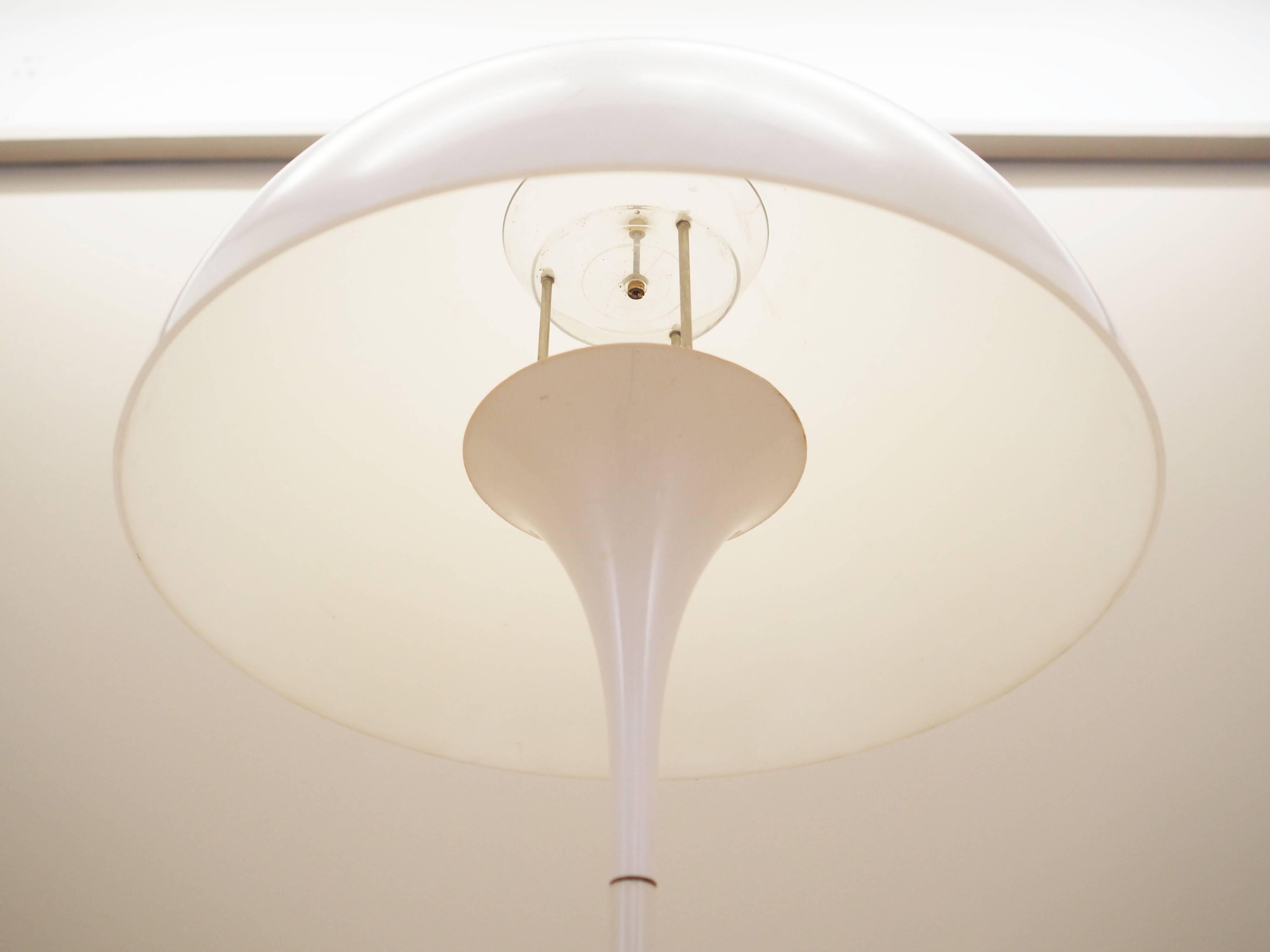 Floor lamp Panthella, Danish design, 1970s, manufacturer: Louis Poulsen, de