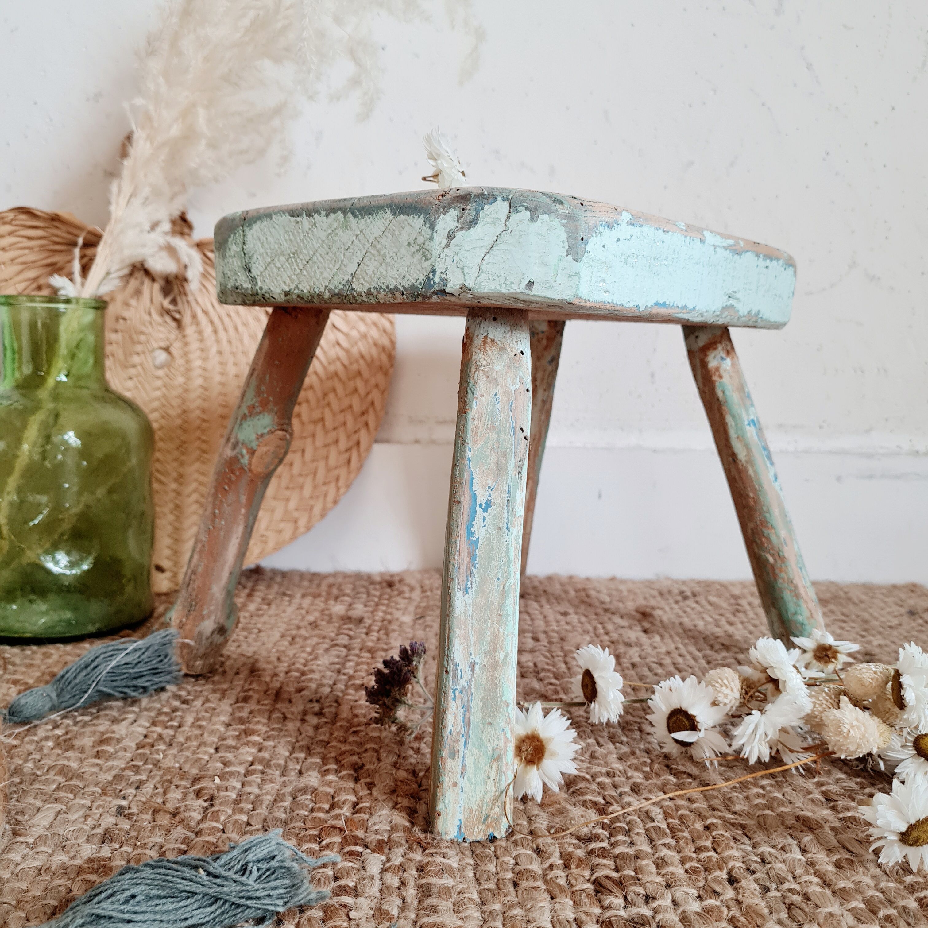 Tabouret de ferme en bois patine bleu vert