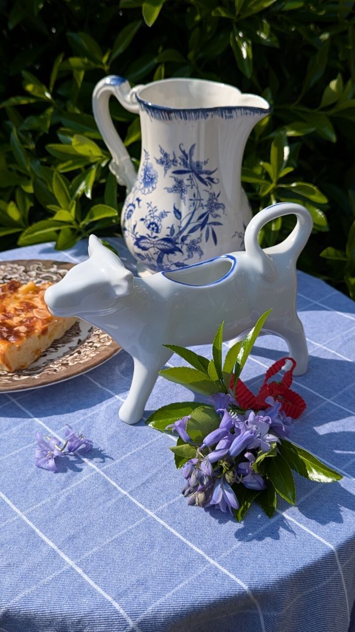 Pichet en forme de vache vintage — objet décoratif/soliflore