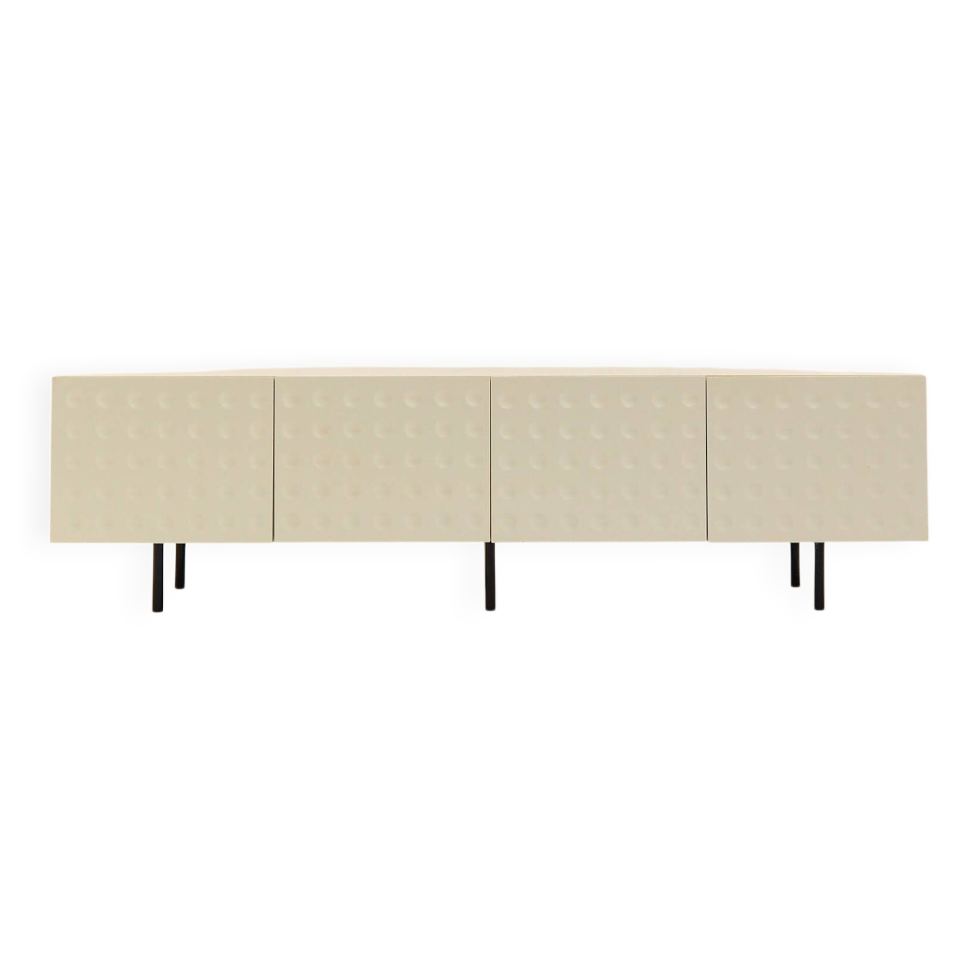 Buffet vintage avec de belles portes graphiques