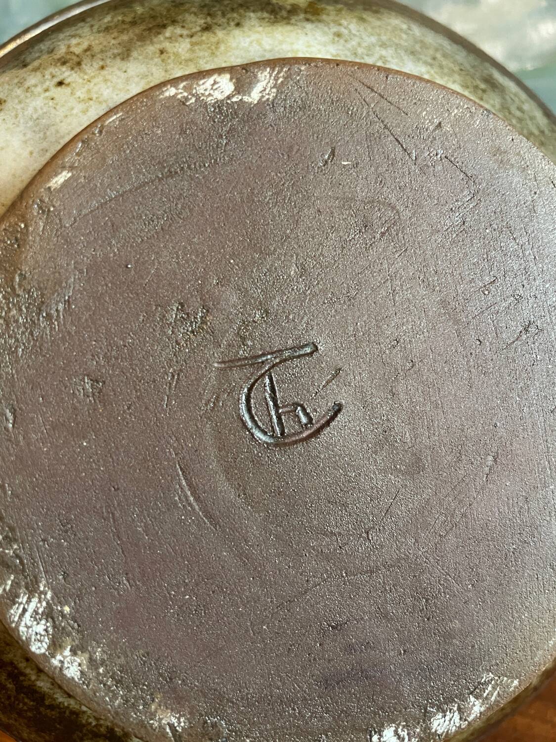 Stoneware flower vase sign