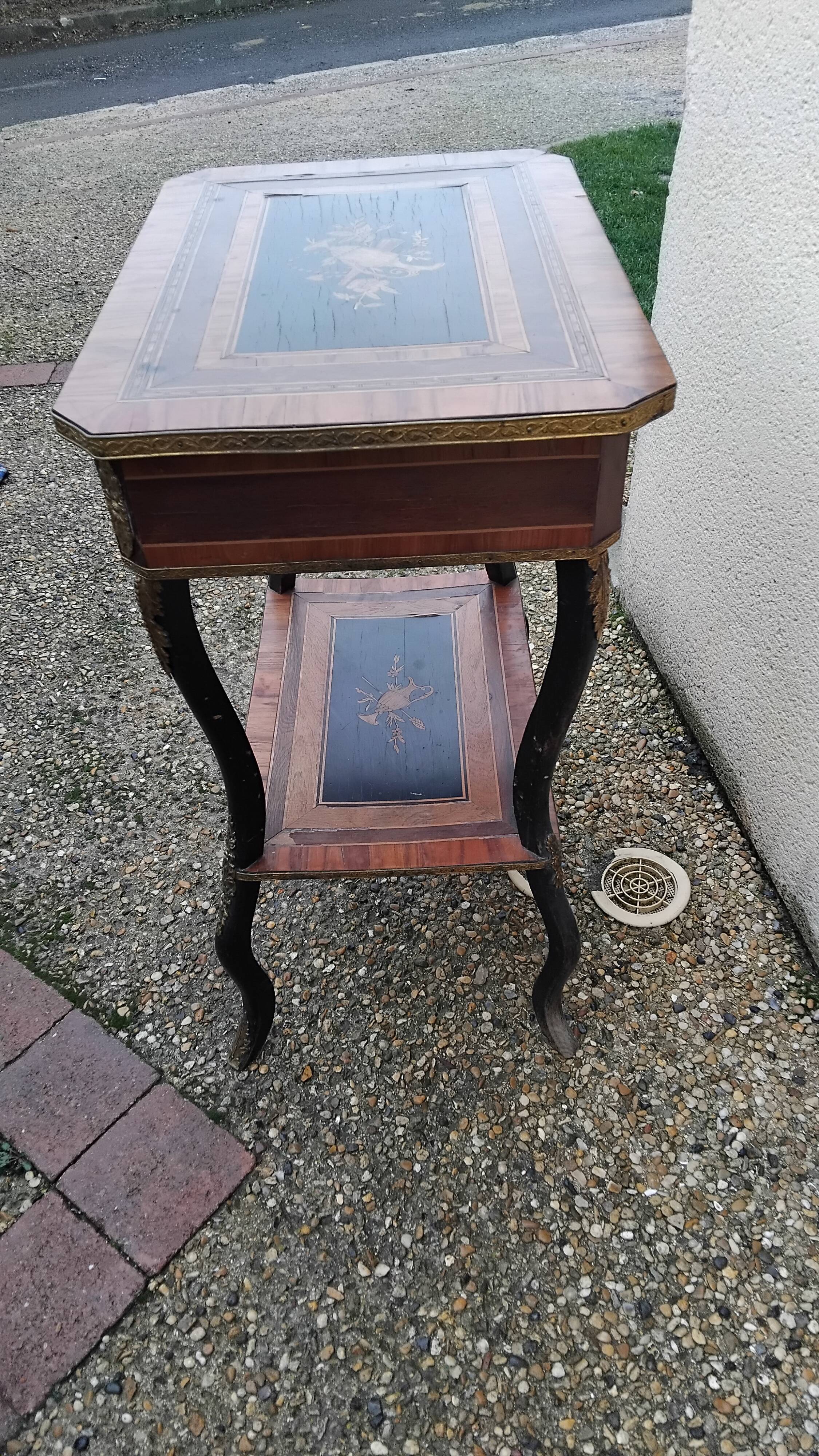 Travailleuse, coiffeuse en bois noirci et marqueterie, époque Napoléon III