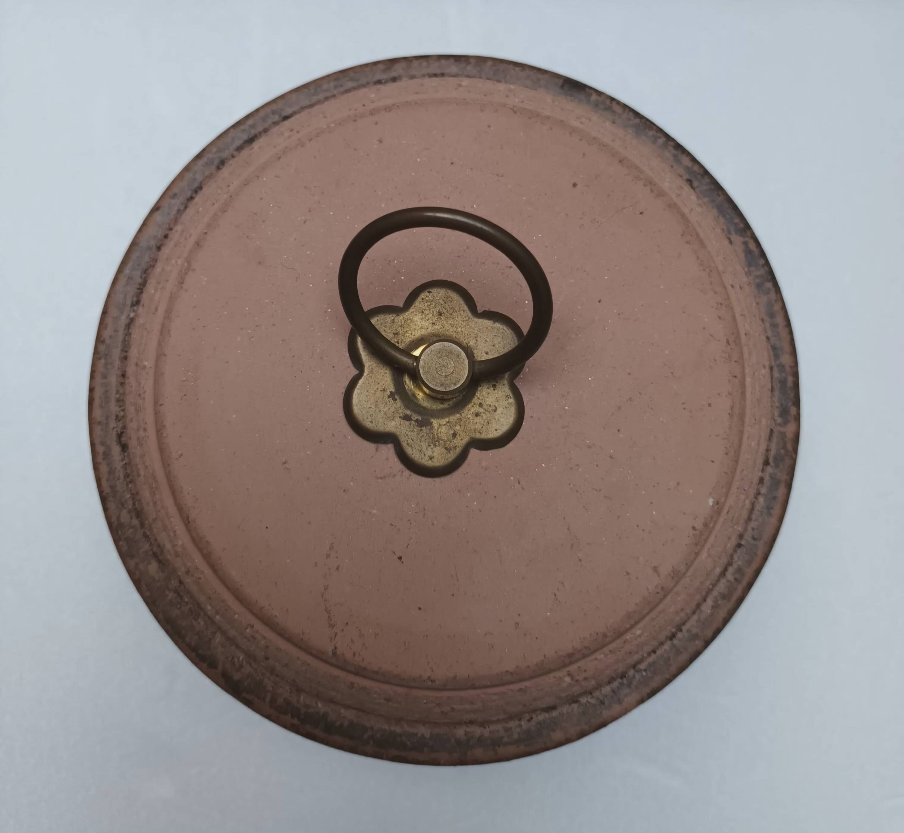 Stoneware catch-all / pot with lid