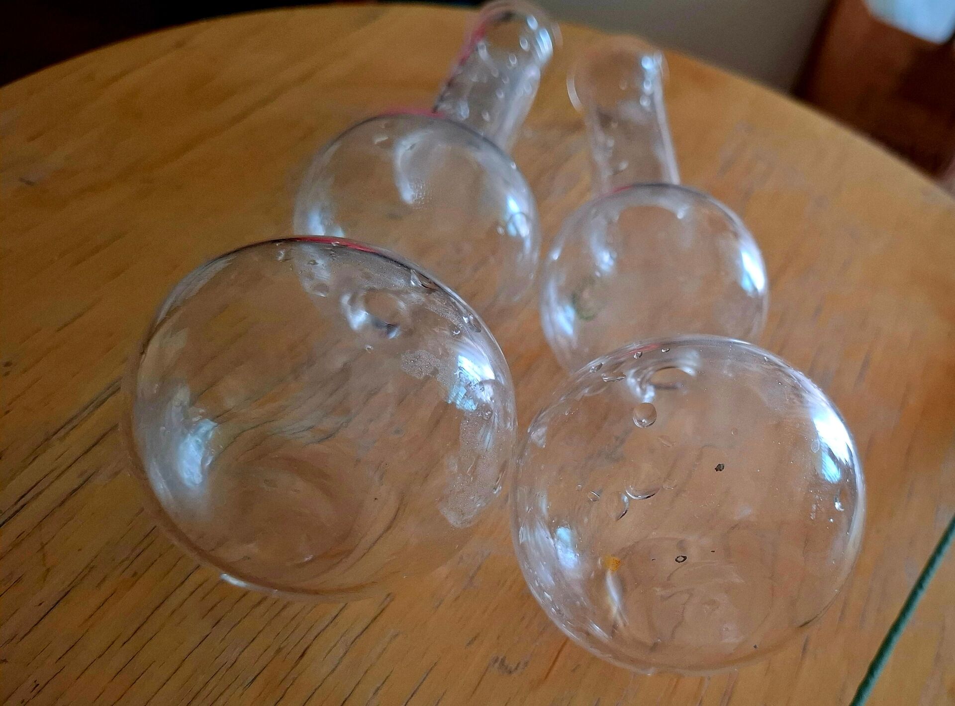 Single-stem vases made of flasks