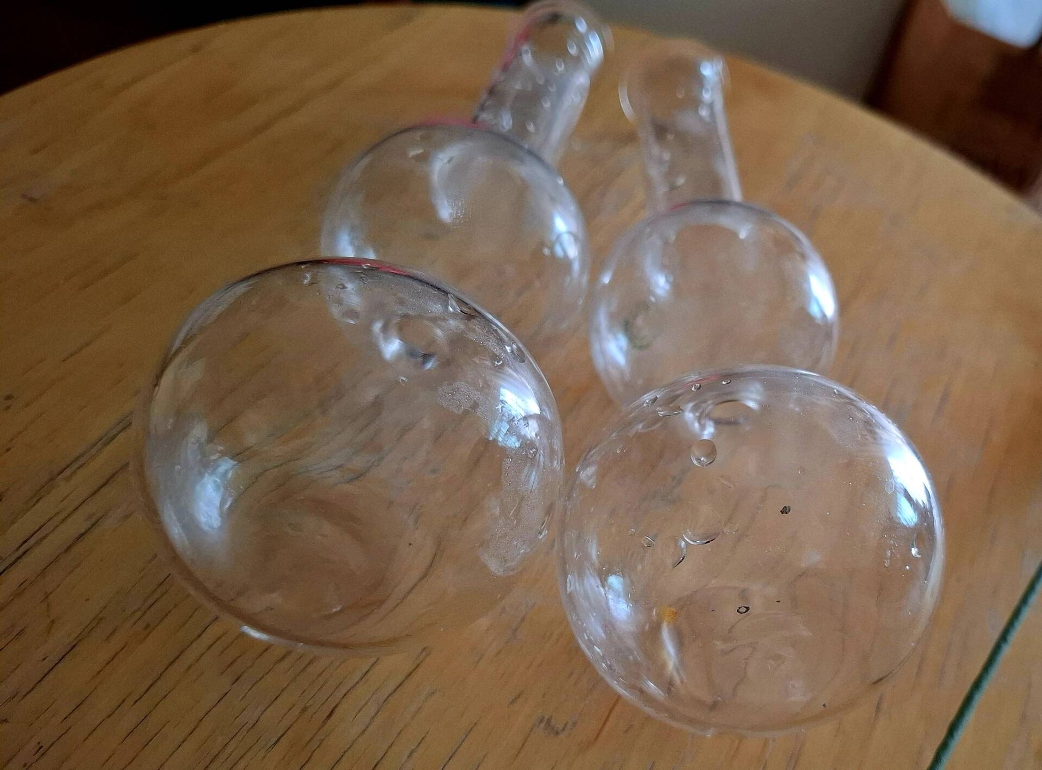 Single-stem vases made of flasks