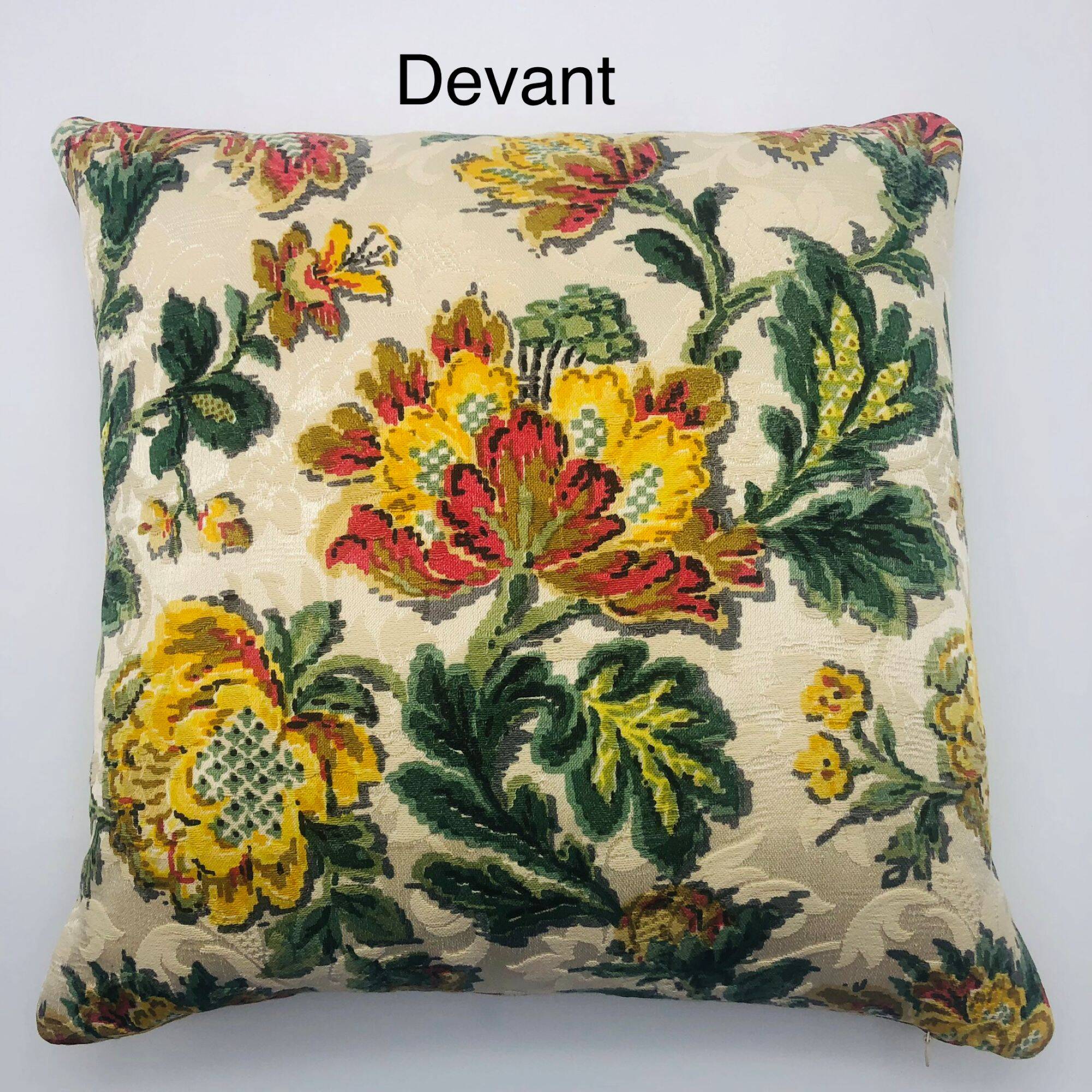 Cushion cover in antique fabric. 40 x 40 cm.