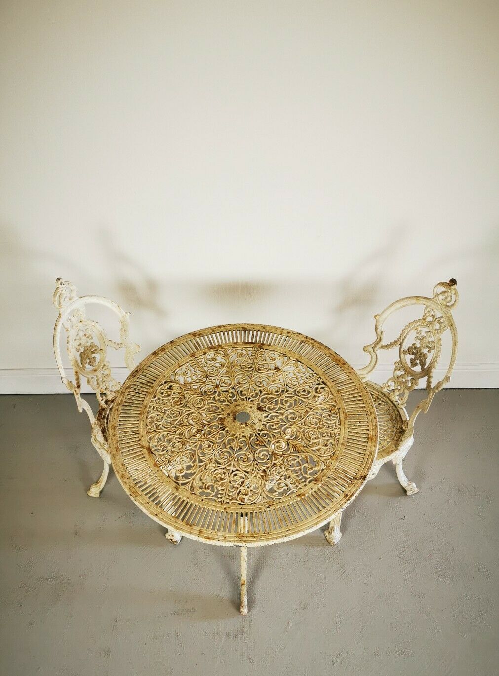 Vintage antique outdoor garden furniture cast metal table & 2 chairs