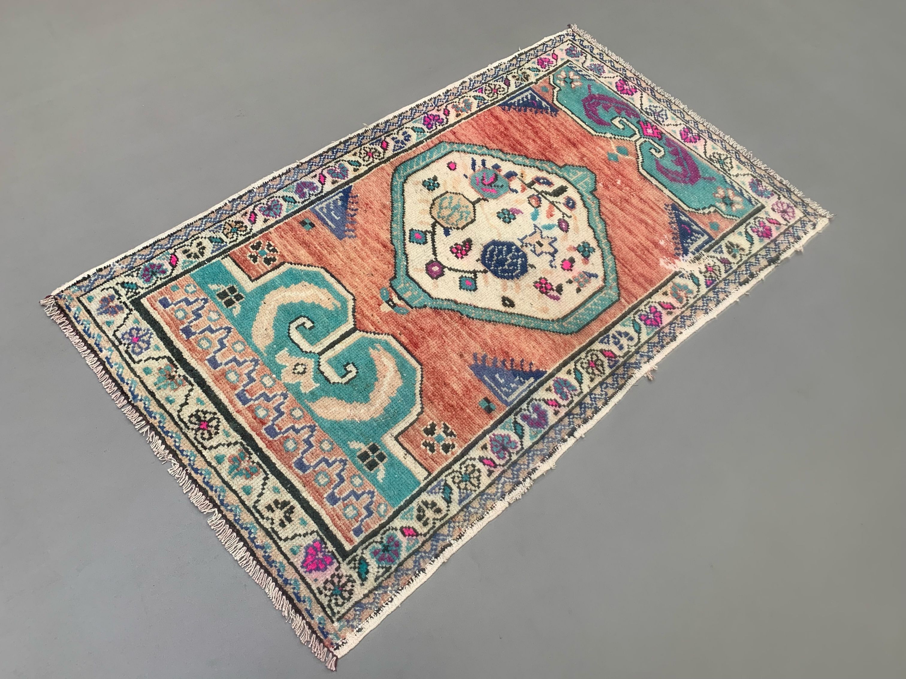 Vintage turkish oushak rug 150x87 cm carpet