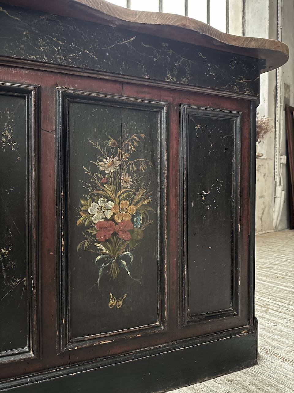 Floral 1920s trading counter