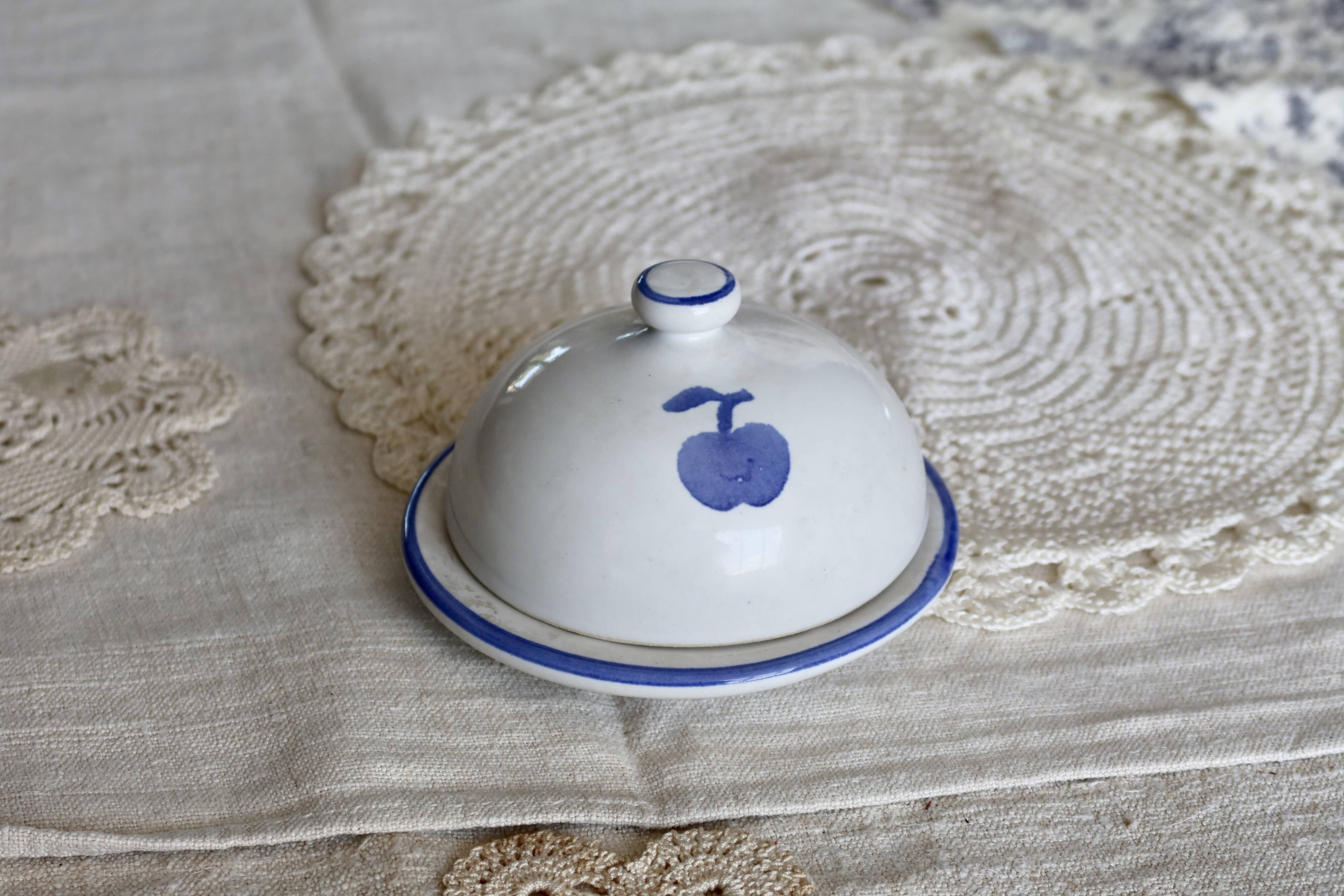 Small vintage white earthenware butter bell – Blue apple motif
