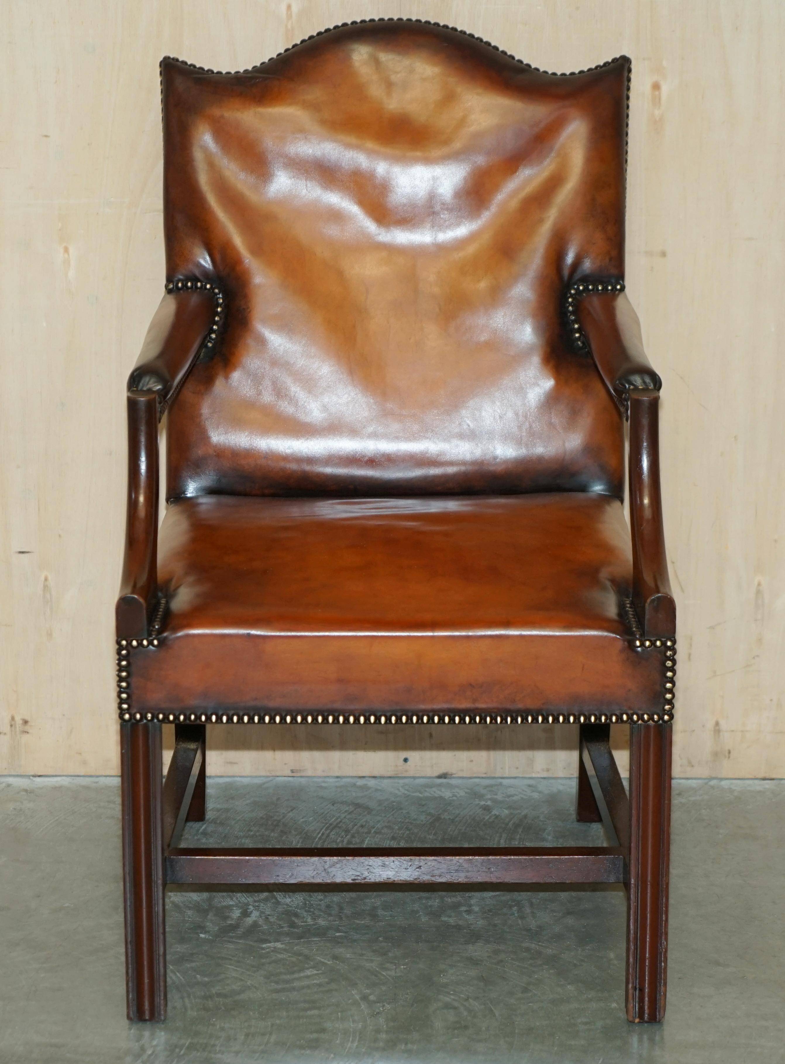 Fauteuil de bureau Gainsborough restauré cuir teint à la main