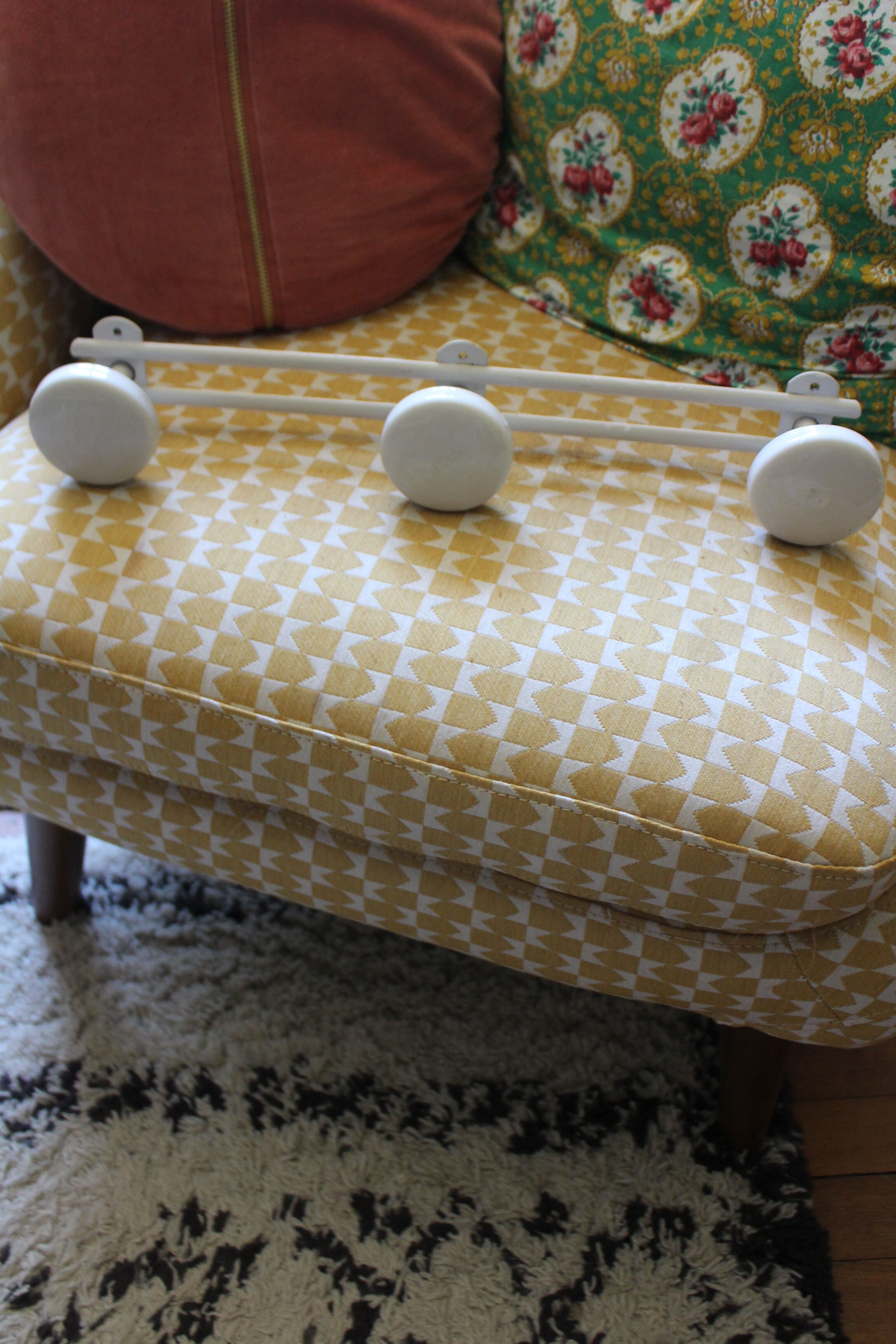 Coat rack vintage metal white 3 hooks