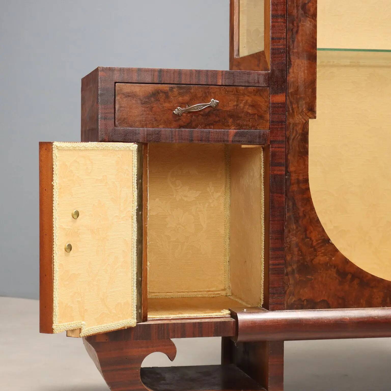Vintage display cabinet in burl veneer, design, Italy, 1920s-1930s