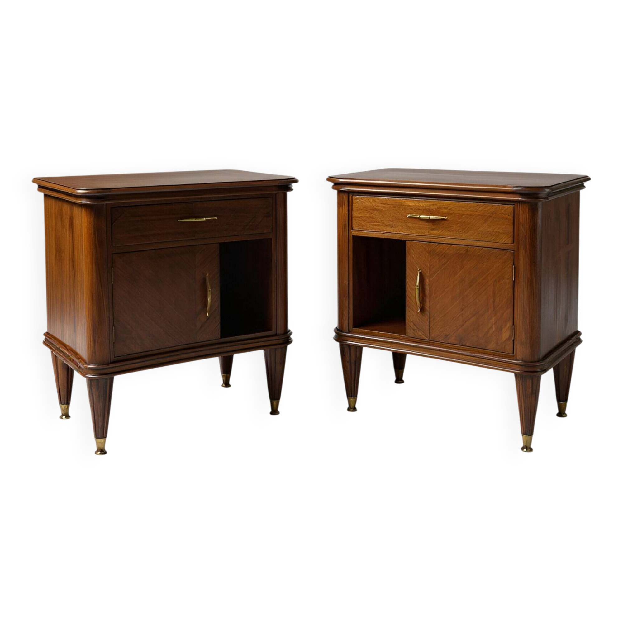 Paire de tables de chevet italiennes du milieu du XXe siècle.